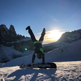 homme sur snowboard Saint-Lary